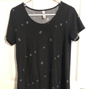 LulaRoe Classic Tee.